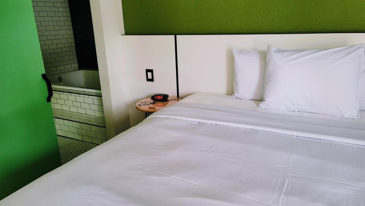 The Bell Vista Hotel เบอร์แบงก์ ภายนอก รูปภาพ