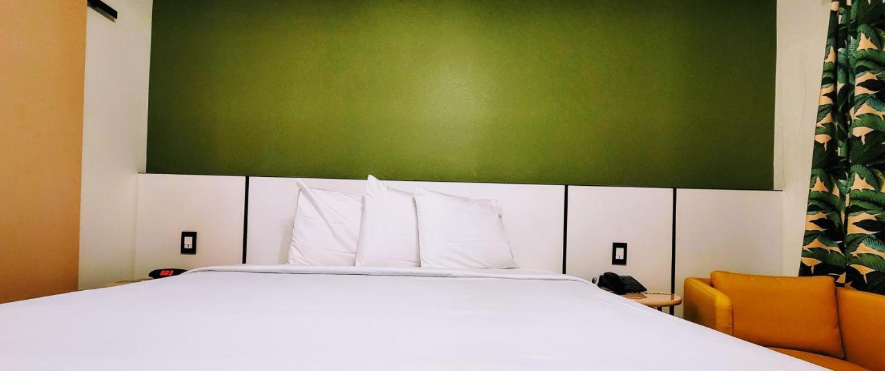 The Bell Vista Hotel เบอร์แบงก์ ภายนอก รูปภาพ