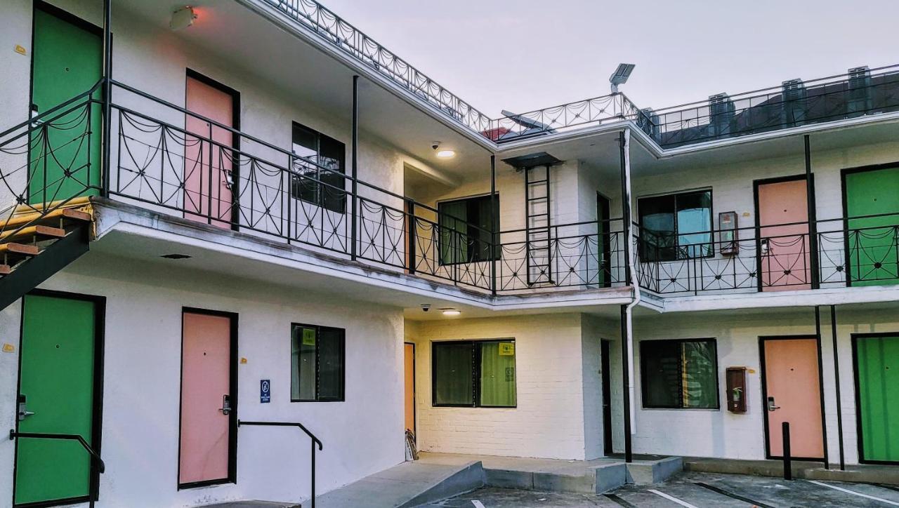 The Bell Vista Hotel เบอร์แบงก์ ภายนอก รูปภาพ
