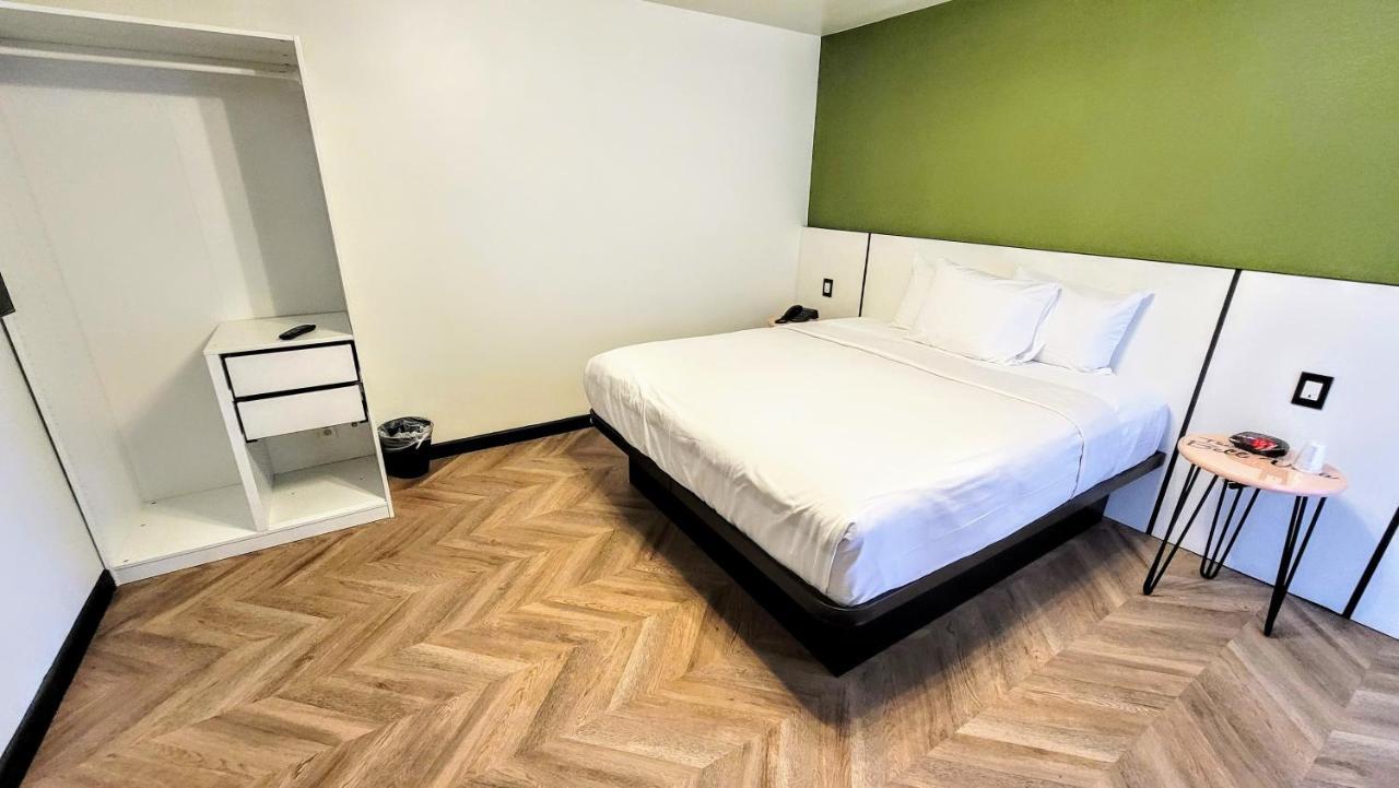 The Bell Vista Hotel เบอร์แบงก์ ภายนอก รูปภาพ